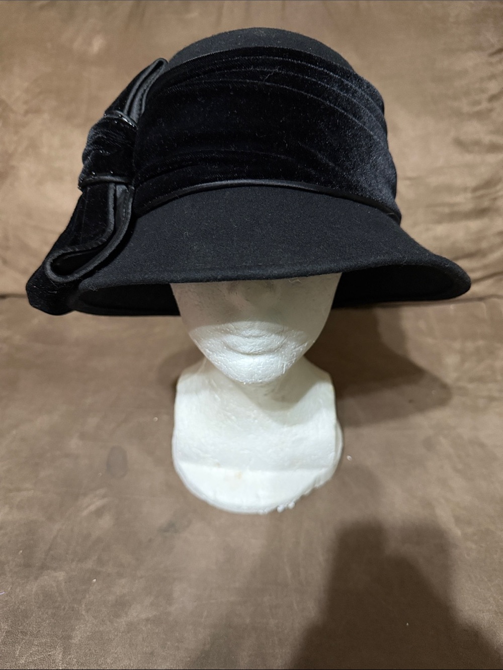 Betmar 100% Wool Black Velvet-Band Cloche Hat